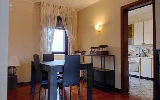 Attico in affitto ad Arcore, su due livelli con terrazzi e ascensore privato, in residence signorile