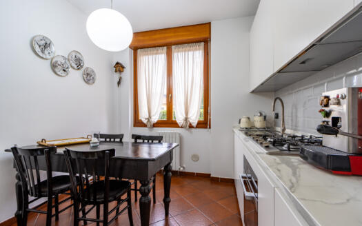 Porzione di villa bifamiliare con giardino in vendita ad Arcore