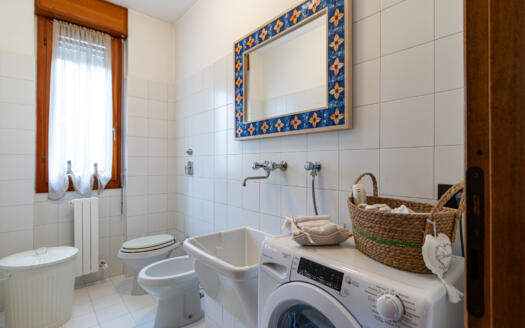 Porzione di villa bifamiliare con giardino in vendita ad Arcore