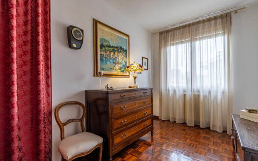 Porzione di villa bifamiliare con giardino in vendita ad Arcore