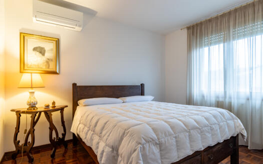 Porzione di villa bifamiliare con giardino in vendita ad Arcore