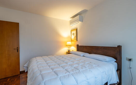 Porzione di villa bifamiliare con giardino in vendita ad Arcore