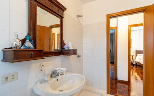 Porzione di villa bifamiliare con giardino in vendita ad Arcore