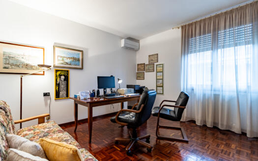 Porzione di villa bifamiliare con giardino in vendita ad Arcore