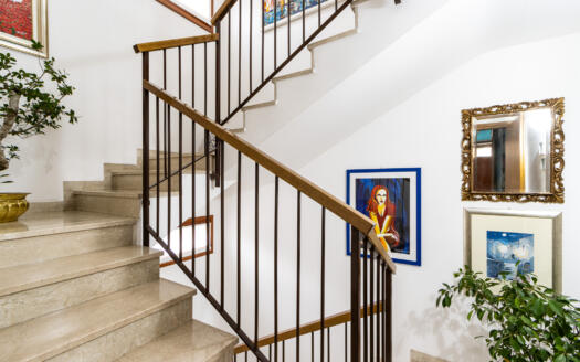 Porzione di villa bifamiliare con giardino in vendita ad Arcore