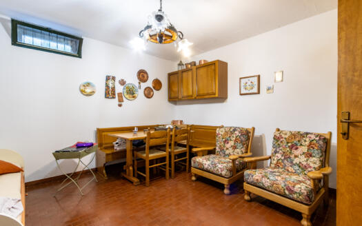 Porzione di villa bifamiliare con giardino in vendita ad Arcore