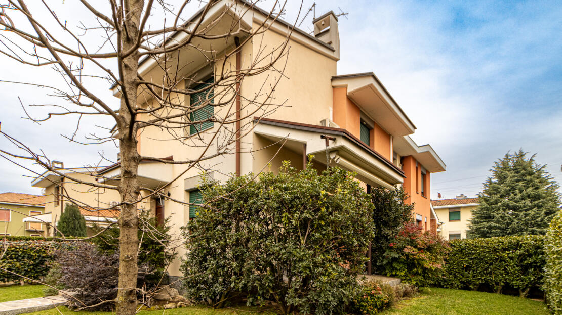 Porzione di villa bifamiliare in vendita