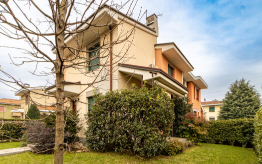 Porzione di villa bifamiliare in vendita