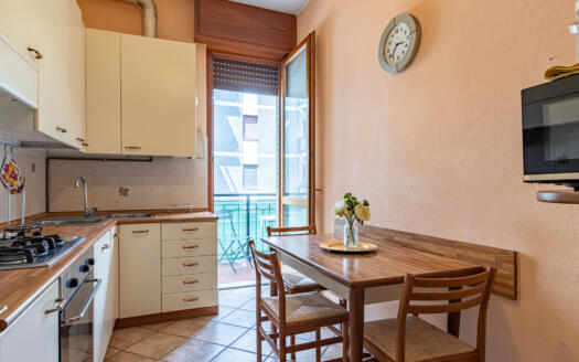 Bilocale con cucina abitabile e balcone nel cuore di Vimercate