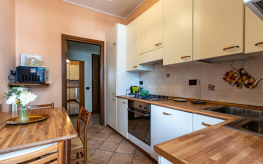 Bilocale con cucina abitabile e balcone nel cuore di Vimercate