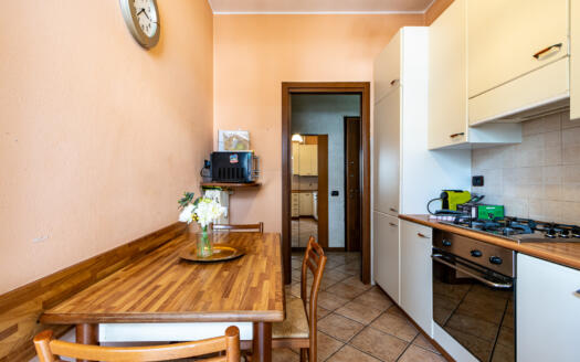 Bilocale con cucina abitabile e balcone nel cuore di Vimercate