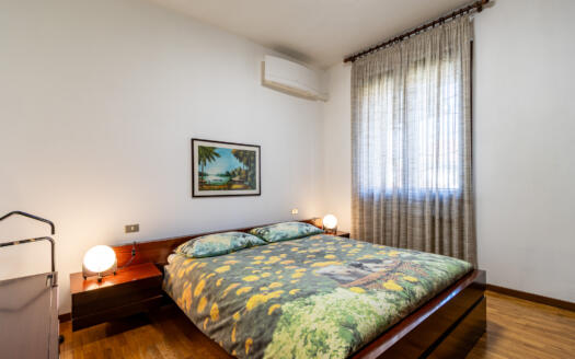 Ampia Villa a Schiera centrale con giardino fronte/retro