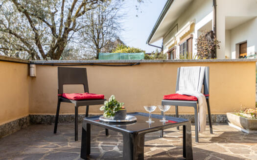 Ampia Villa a Schiera centrale con giardino fronte/retro