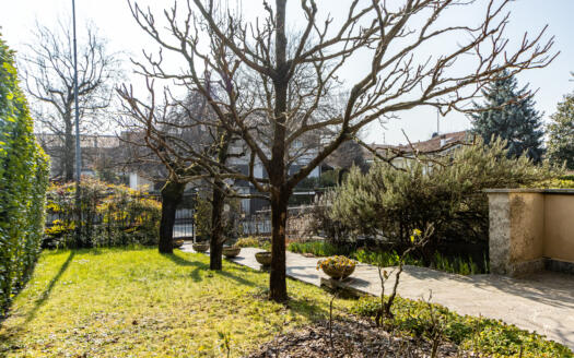 Ampia Villa a Schiera centrale con giardino fronte/retro
