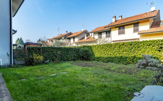 Ampia Villa a Schiera centrale con giardino fronte/retro