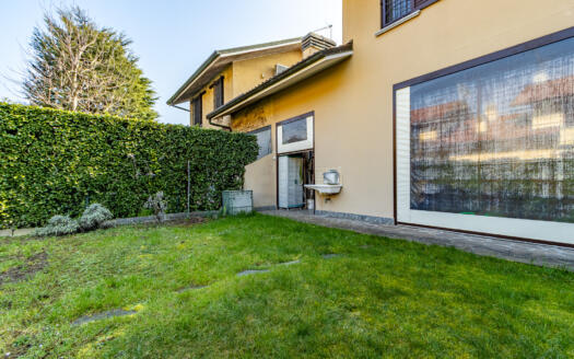 Ampia Villa a Schiera centrale con giardino fronte/retro