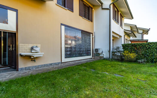 Ampia Villa a Schiera centrale con giardino fronte/retro