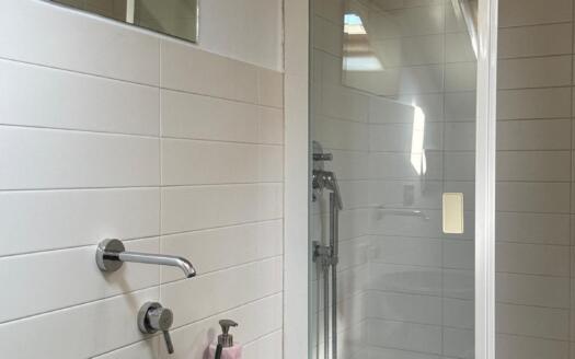 Appartamento mansardato arredato in affitto a Cusano Milanino con giardino privato e box